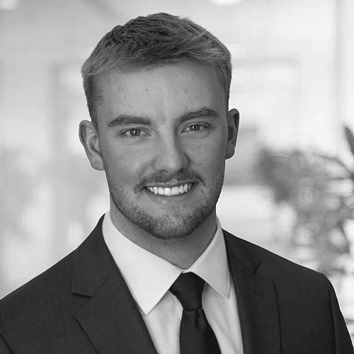 Peter Shaw, experienced fractional CFO providing financial strategy, cash flow management, and profitability optimization services for growing businesses